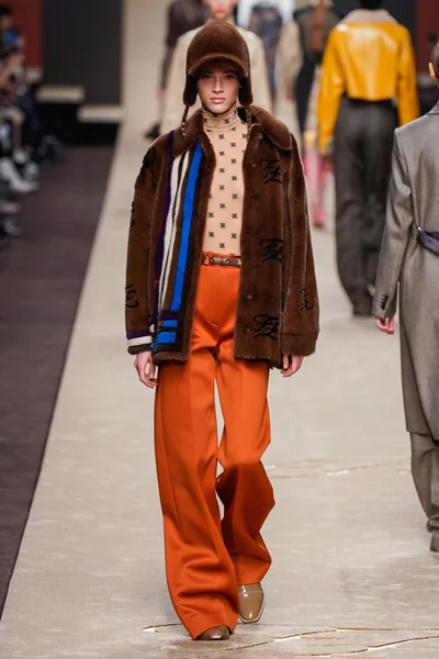 Look 8